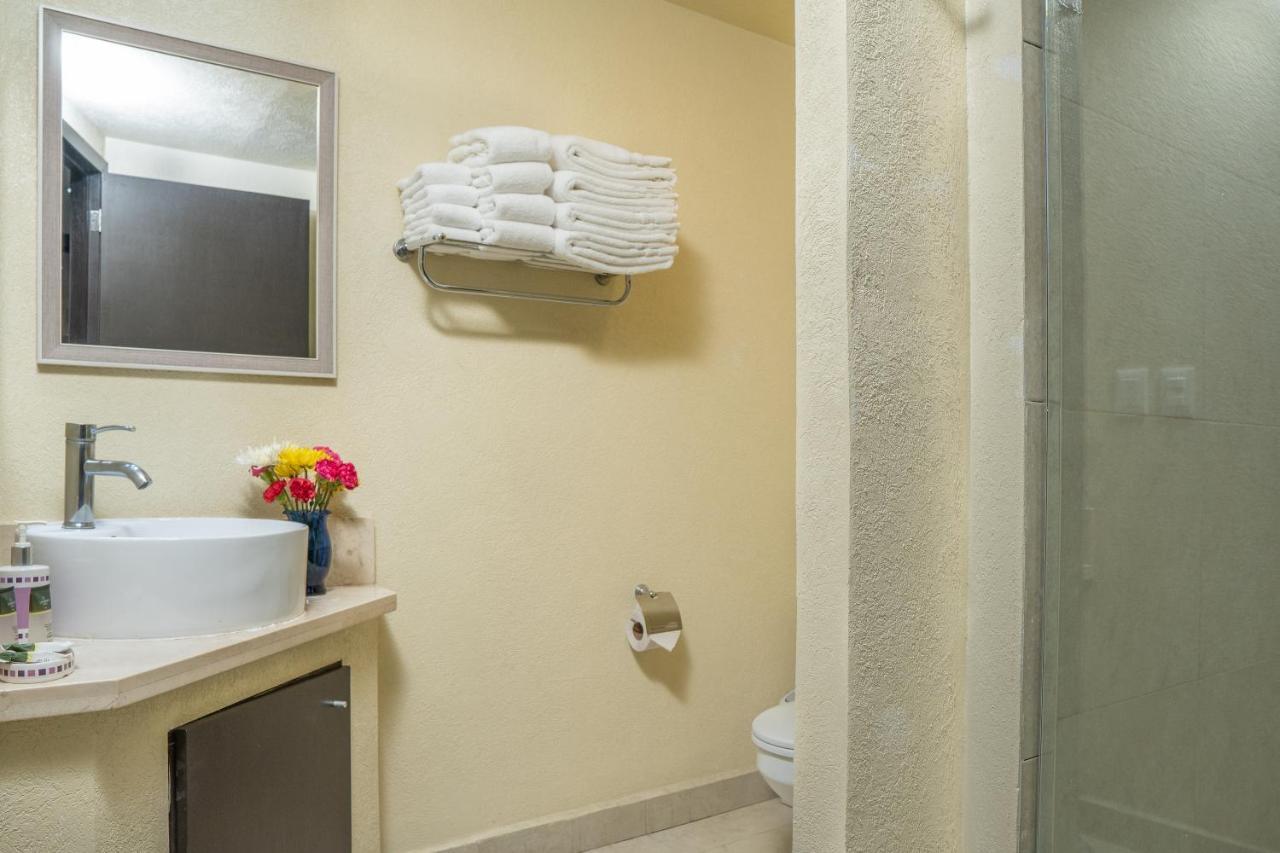 Ocean Front Condo Sleeps 4 Adults-Grand Venetian T3000-1606 Puerto Vallarta Exteriör bild